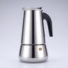 Cafetière italienne percolateur en inox à poignée noire et valve en laiton, vue de trois-quarts sur fond clair.