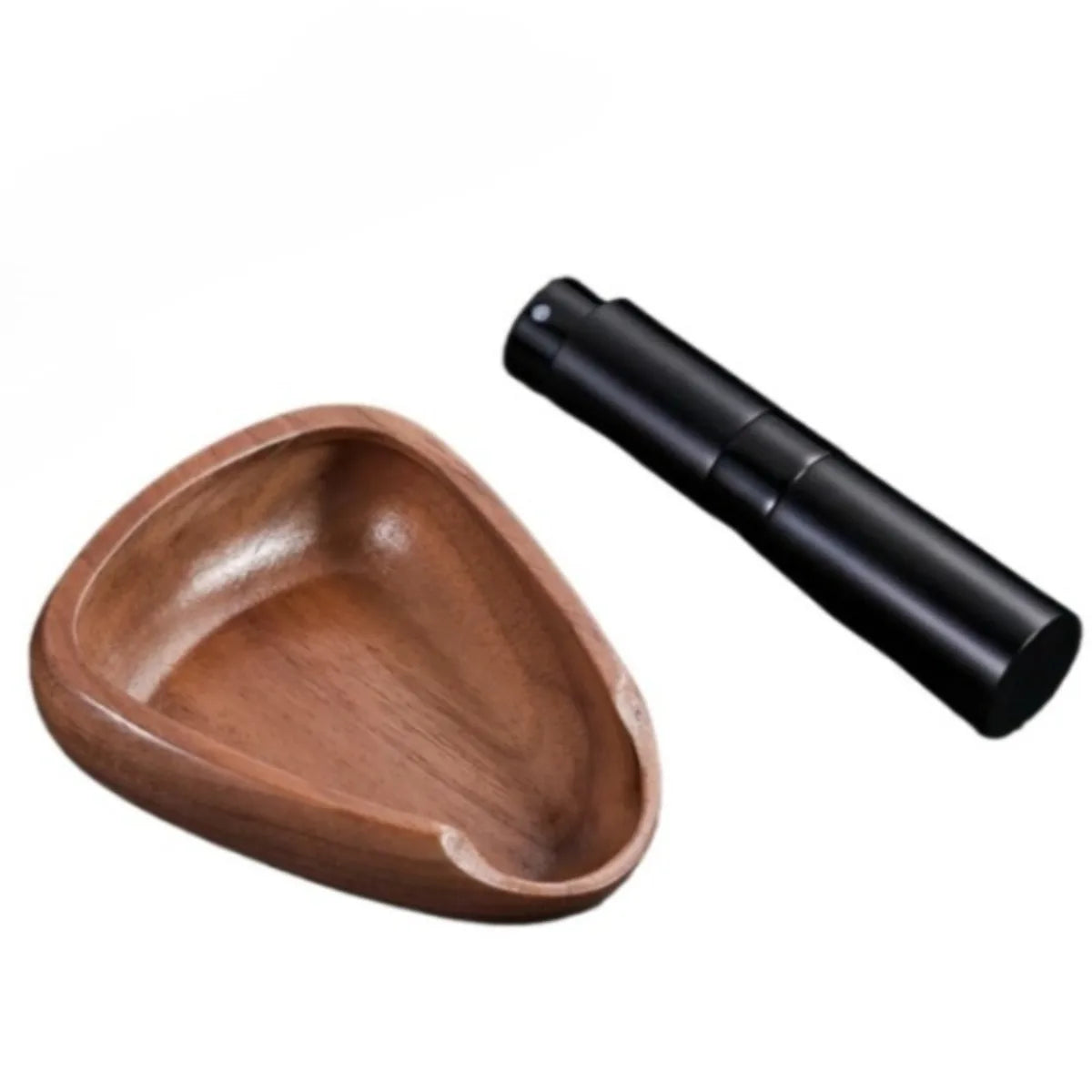 Set doseur à café : bol doseur en inox, tasse à mesurer et flacon pulvérisateur, sur fond blanc.